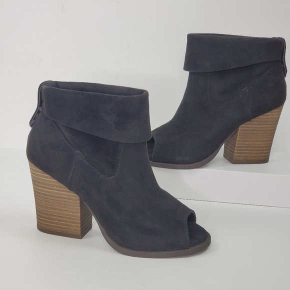 POP Black Faux Suede Stacked Look Heel Shawnee Peep Toe Ankle Bootie Size 5M - Picture 1 of 12